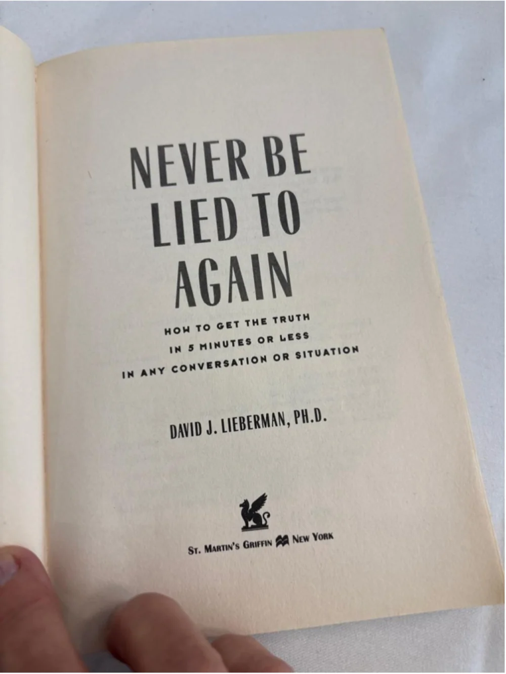 Never Be Lied To Again by David J. Lieberman Book, One Size, White/Red #E49
